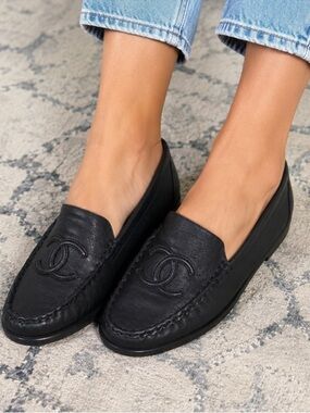CHANEL Black Leather CC Logo Loafers for Women size 6
